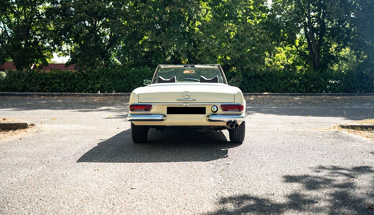 location-MERCEDES-BENZ-Courbevoie-roadstr