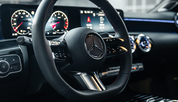 location-MERCEDES-BENZ-Puteaux-roadstr