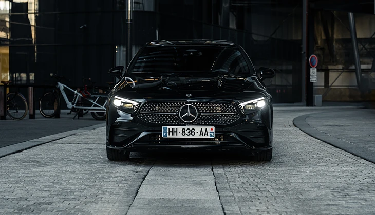 location-MERCEDES-BENZ-Puteaux-roadstr