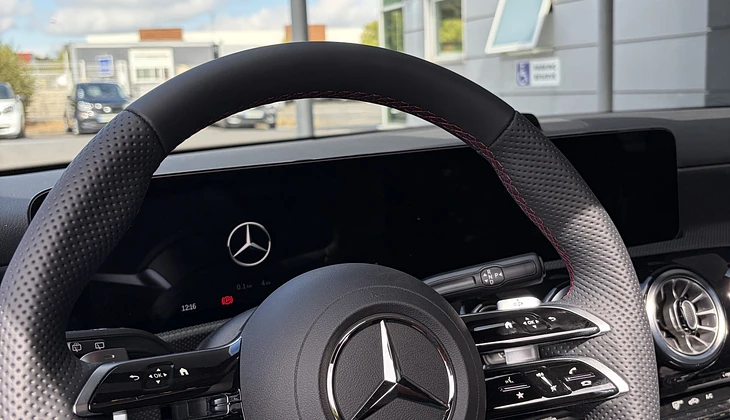 location-MERCEDES-BENZ-Livry-Gargan-roadstr