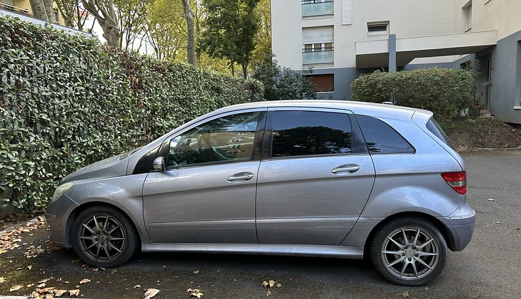 location-MERCEDES-BENZ-Issy-les-Moulineaux-roadstr