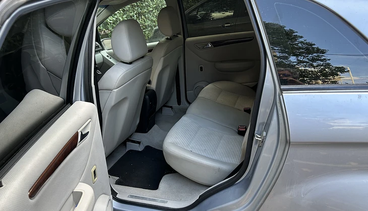 location-MERCEDES-BENZ-Issy-les-Moulineaux-roadstr