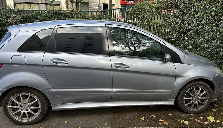 location-MERCEDES-BENZ-Issy-les-Moulineaux-roadstr