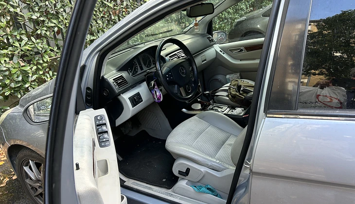 location-MERCEDES-BENZ-Issy-les-Moulineaux-roadstr