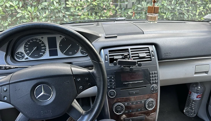 location-MERCEDES-BENZ-Issy-les-Moulineaux-roadstr