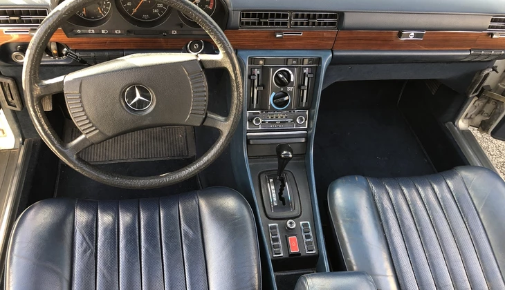 location-MERCEDES-BENZ-Cachan-roadstr