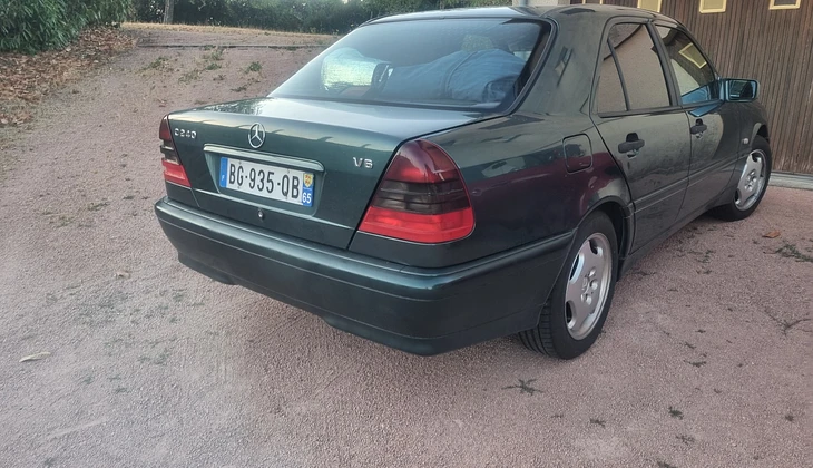 location-MERCEDES-BENZ-Ibos-roadstr