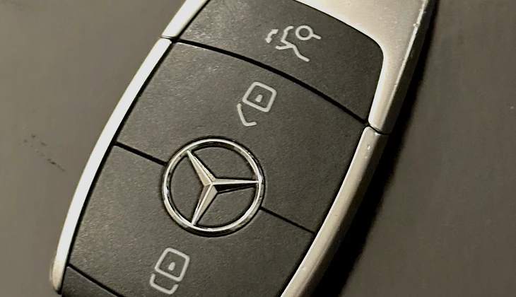 location-MERCEDES-BENZ-Paris-roadstr