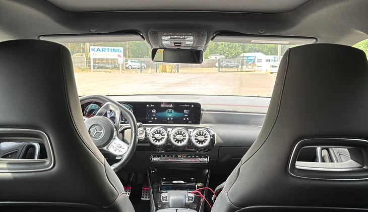 location-MERCEDES-BENZ-Houdan-roadstr