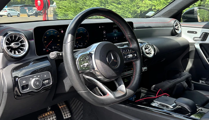 location-MERCEDES-BENZ-Houdan-roadstr