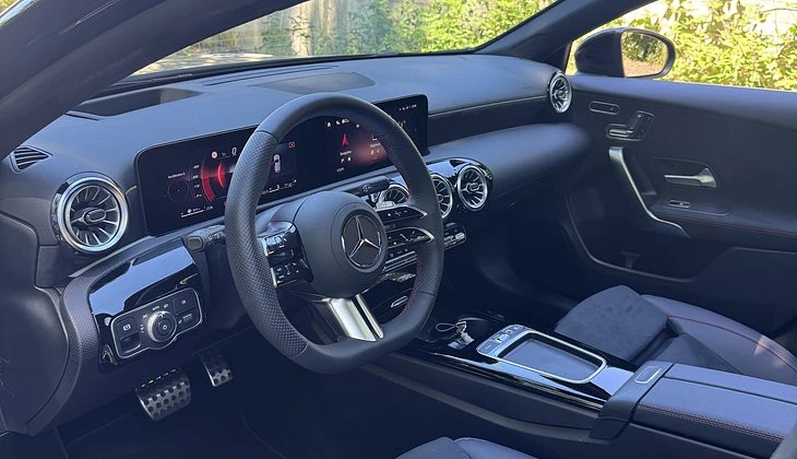 location-MERCEDES-BENZ-Neuilly-sur-Seine-roadstr