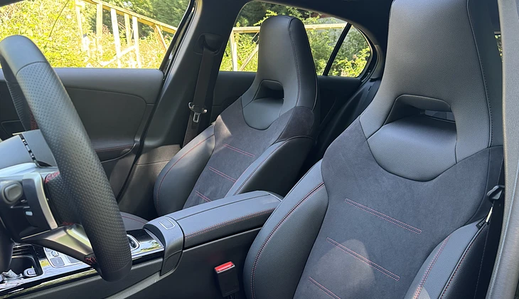 location-MERCEDES-BENZ-Neuilly-sur-Seine-roadstr