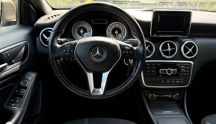 location-MERCEDES-BENZ-Ansouis-roadstr