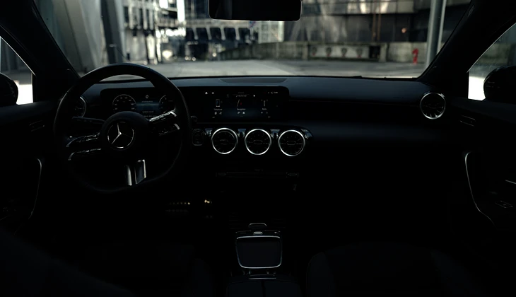 location-MERCEDES-BENZ-Courbevoie-roadstr