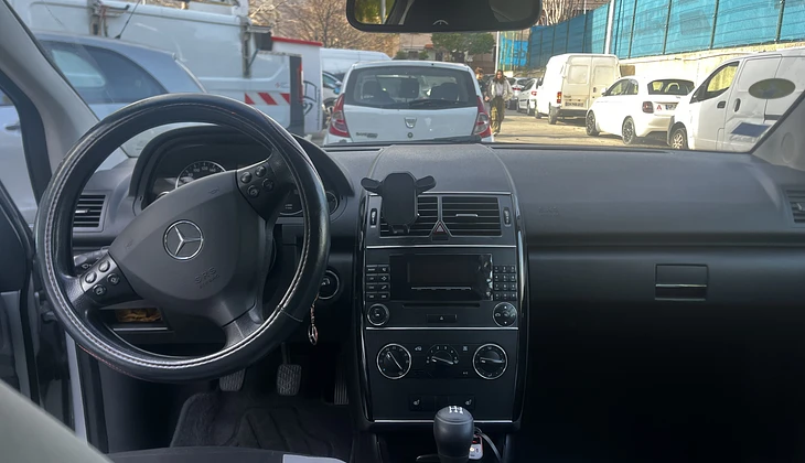 location-MERCEDES-BENZ-Nice-roadstr