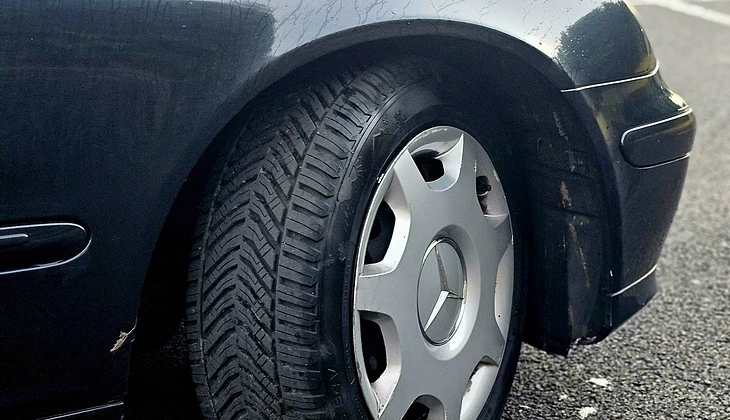 location-MERCEDES-BENZ-Coulaines-roadstr