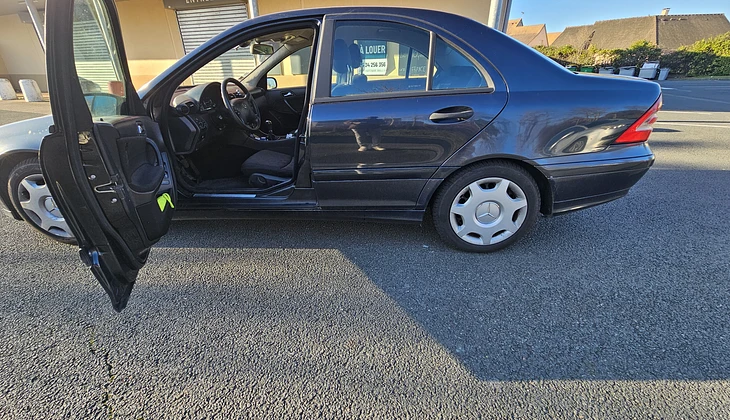 location-MERCEDES-BENZ-Coulaines-roadstr