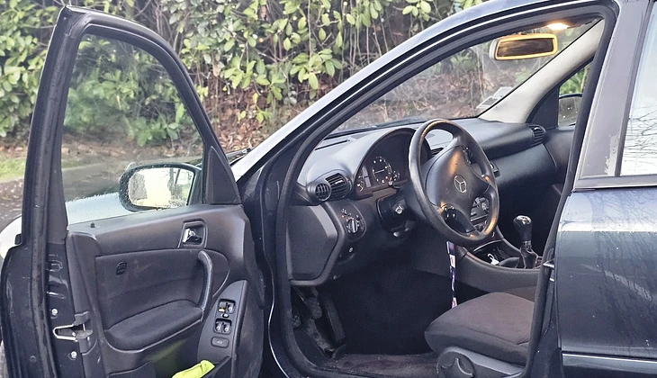 location-MERCEDES-BENZ-Coulaines-roadstr