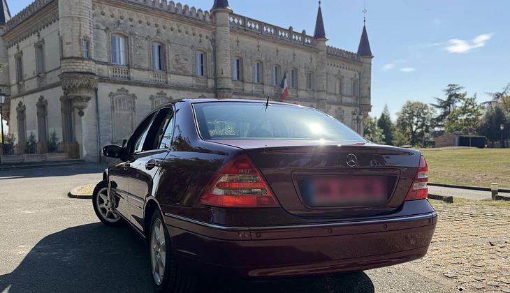 location-MERCEDES-BENZ-Launaguet-roadstr