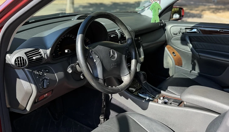 location-MERCEDES-BENZ-Launaguet-roadstr