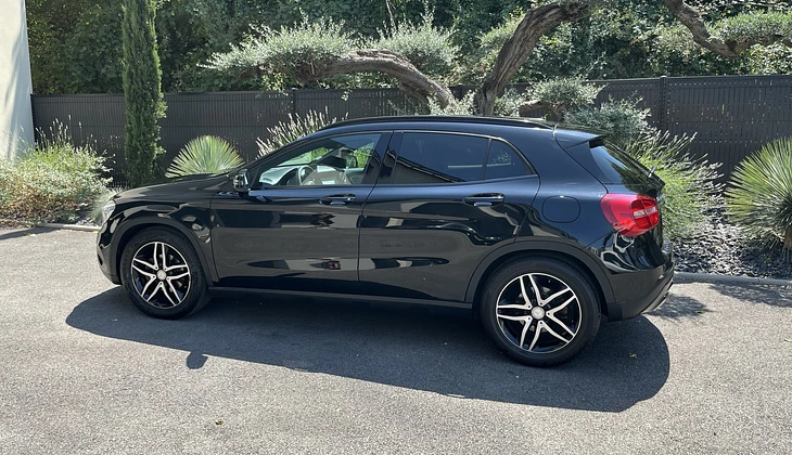 location-MERCEDES-BENZ-Saint-Romain-de-Jalionas-roadstr