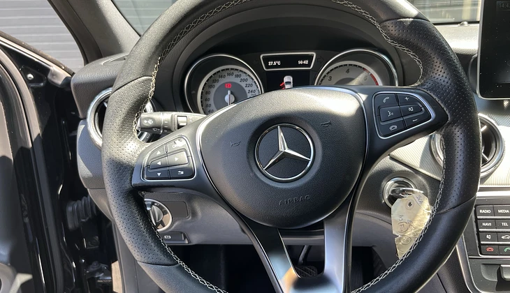 location-MERCEDES-BENZ-Saint-Romain-de-Jalionas-roadstr