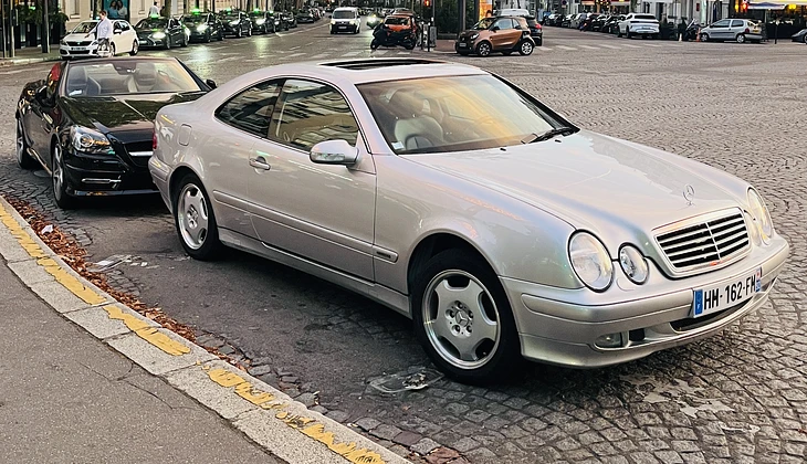 location-MERCEDES-BENZ-Sèvres-roadstr