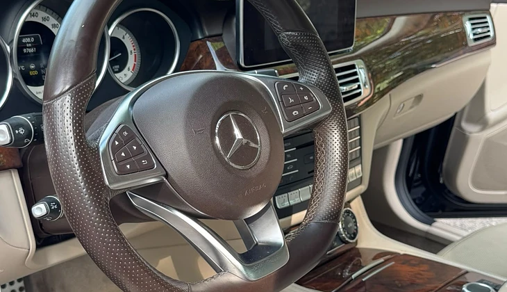 location-MERCEDES-BENZ-Lyon-roadstr