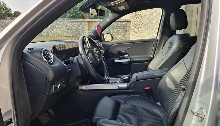 location-MERCEDES-BENZ-Montfort-l'Amaury-roadstr