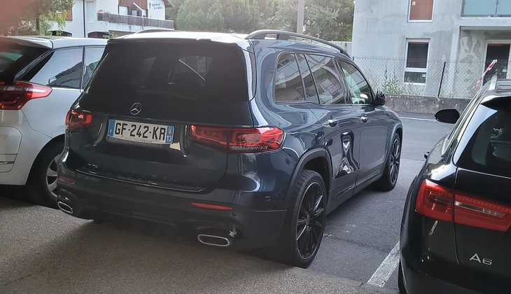 location-MERCEDES-BENZ-Thonon-les-Bains-roadstr
