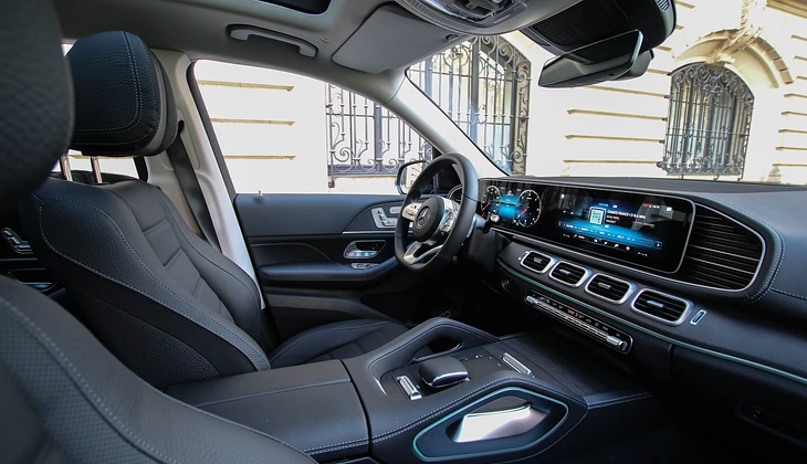 location-MERCEDES-BENZ-Paris-roadstr