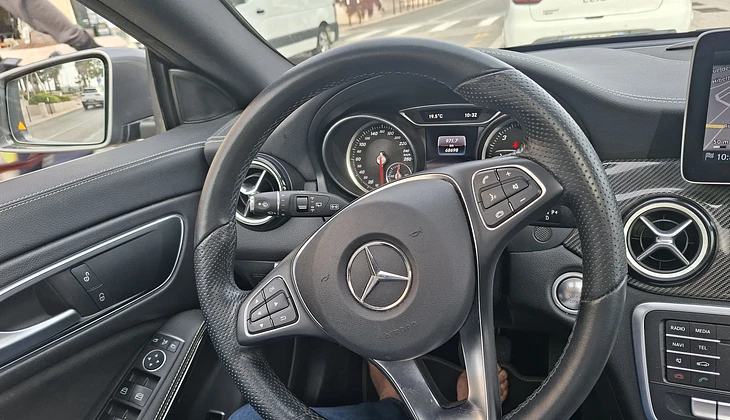 location-MERCEDES-BENZ-Vence-roadstr
