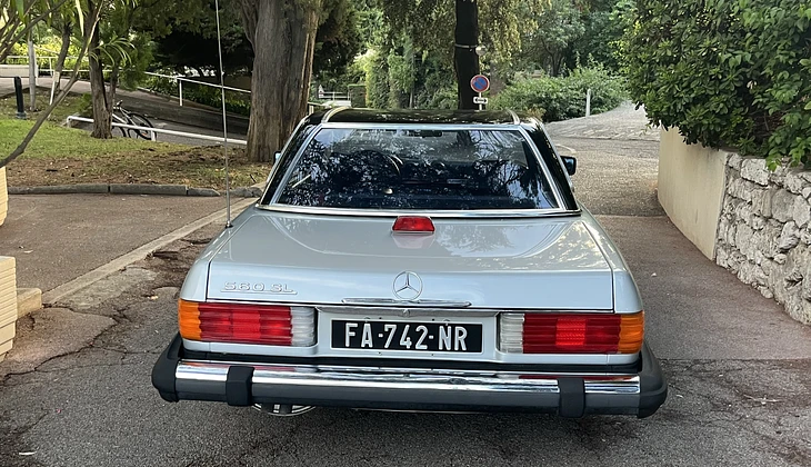 location-MERCEDES-BENZ-Nice-roadstr
