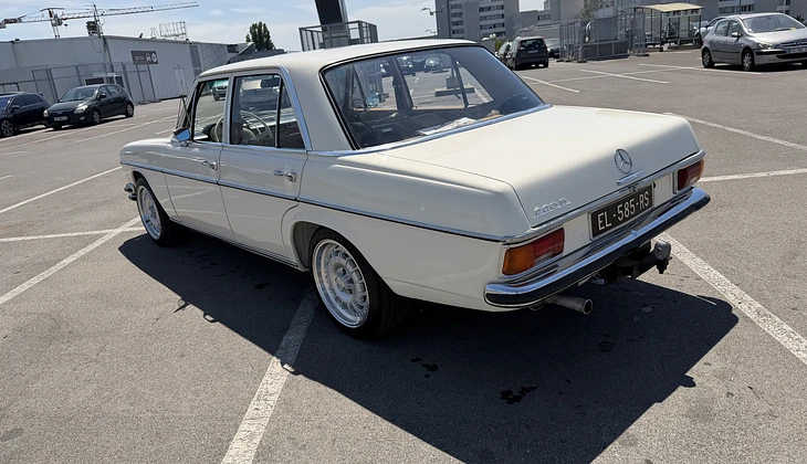location-MERCEDES-BENZ-Saint-Denis-roadstr