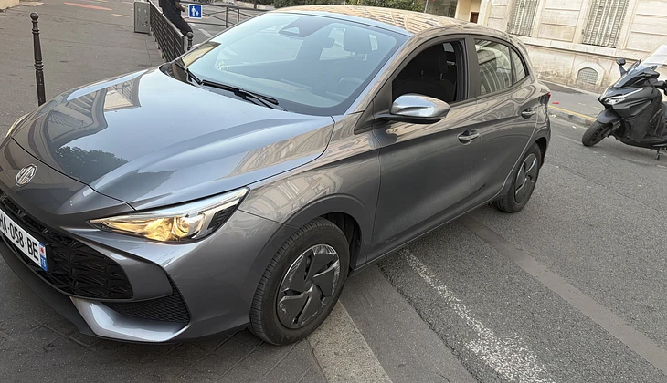 location-MG-Paris-roadstr