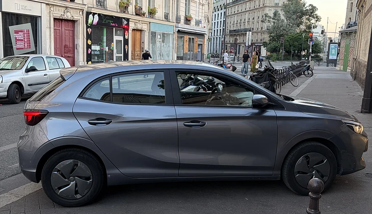 location-MG-Paris-roadstr