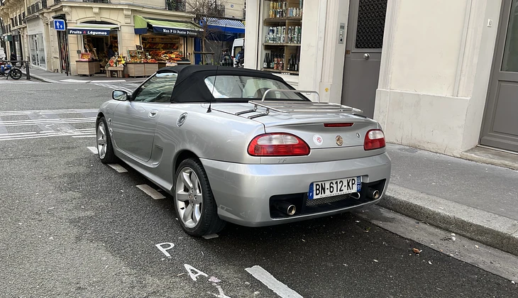 location-MG-Paris-roadstr