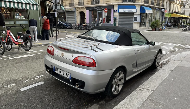 location-MG-Paris-roadstr