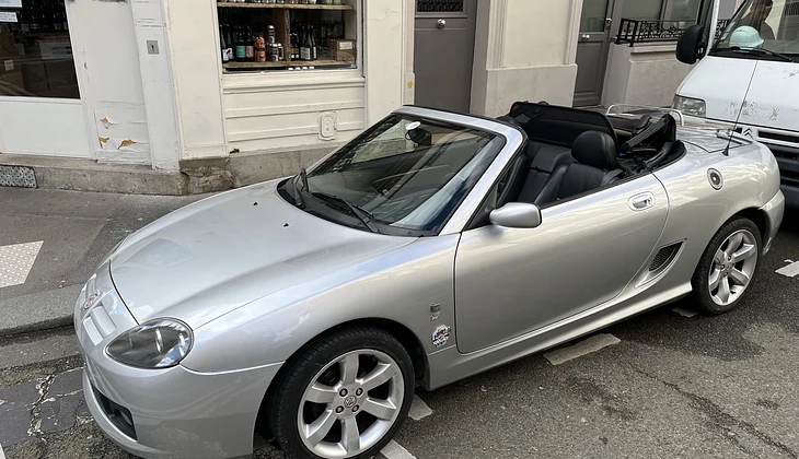 location-MG-Paris-roadstr