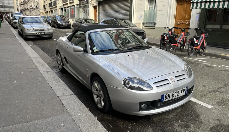 location-MG-Paris-roadstr