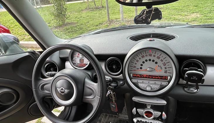 location-MINI-Paris-roadstr