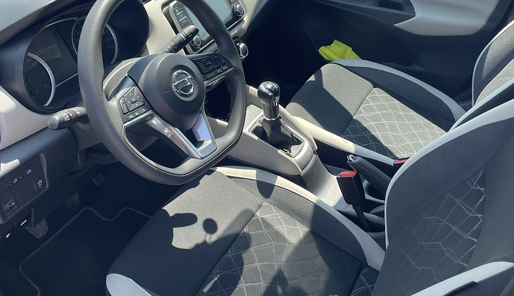 location-NISSAN-Ajaccio-roadstr