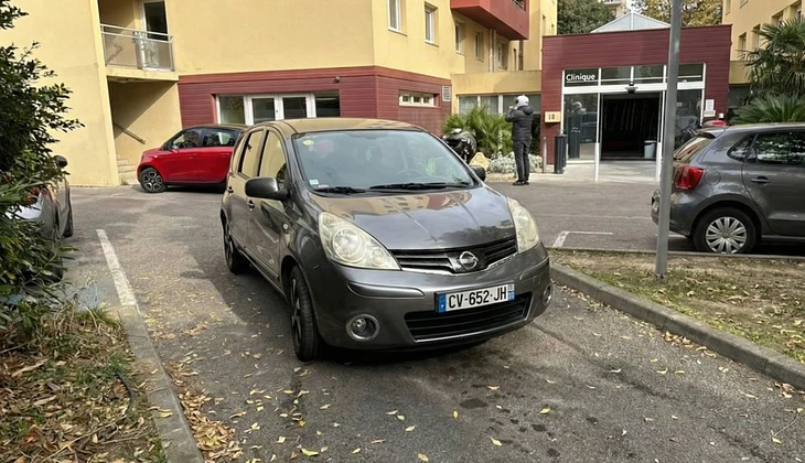 location-NISSAN-Marseille-roadstr