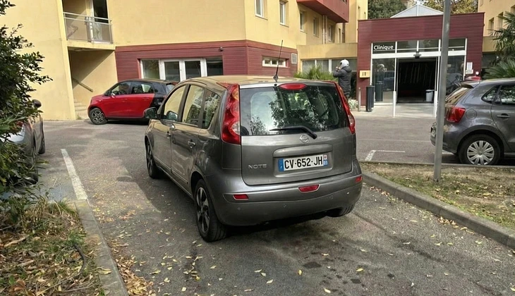 location-NISSAN-Marseille-roadstr
