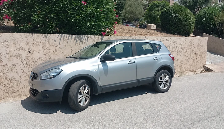location-NISSAN-Lumio-roadstr