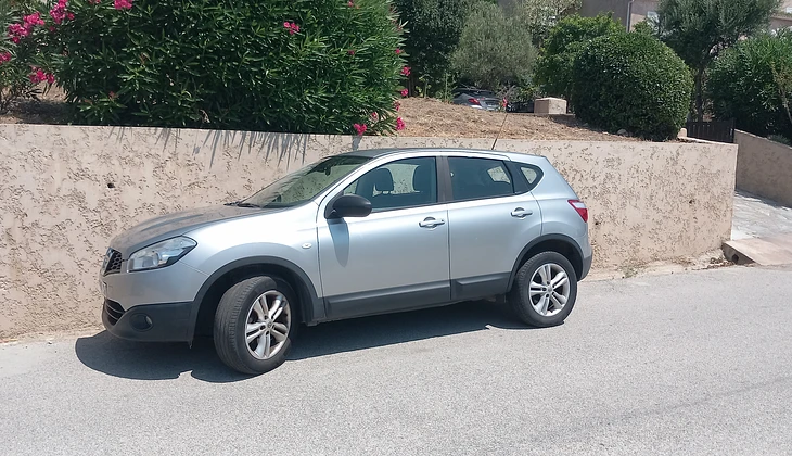location-NISSAN-Lumio-roadstr
