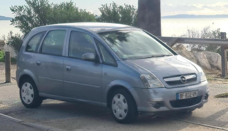 location-OPEL-Hyères-roadstr