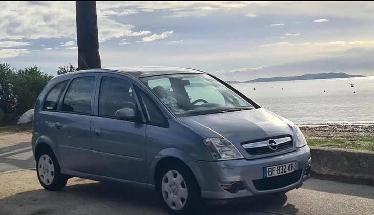 location-OPEL-Hyères-roadstr