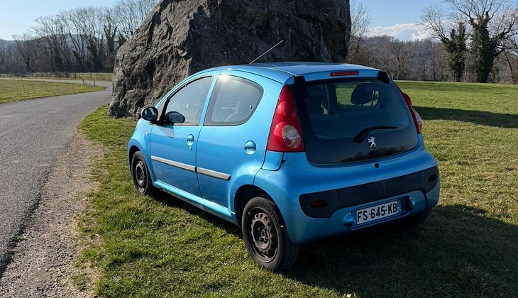 location-PEUGEOT-Perrignier-roadstr