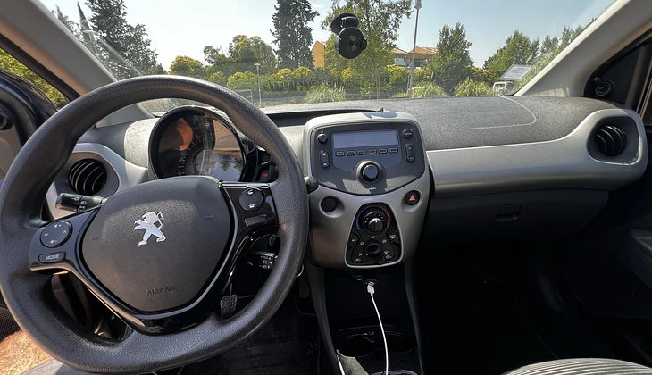 location-PEUGEOT-Aix-en-Provence-roadstr